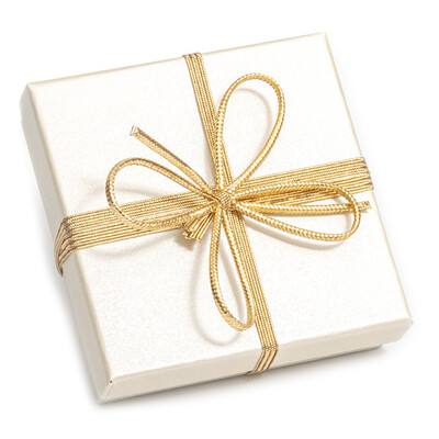 Geschenkbox weiß M
