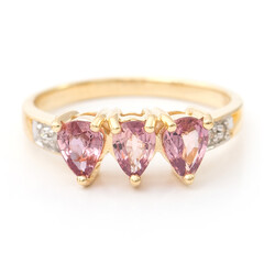 Nicht erhitzter Padparadscha-Saphir-Goldring (AMAYANI)