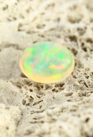 Opale Welo D'Éthiopie 3,53 Ct - Pierre Naturelle AAA, Ovale, Chauffage H, Qualité Exceptionnelle