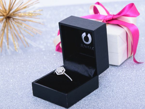 Damenring mit Diamant zum Verschenken